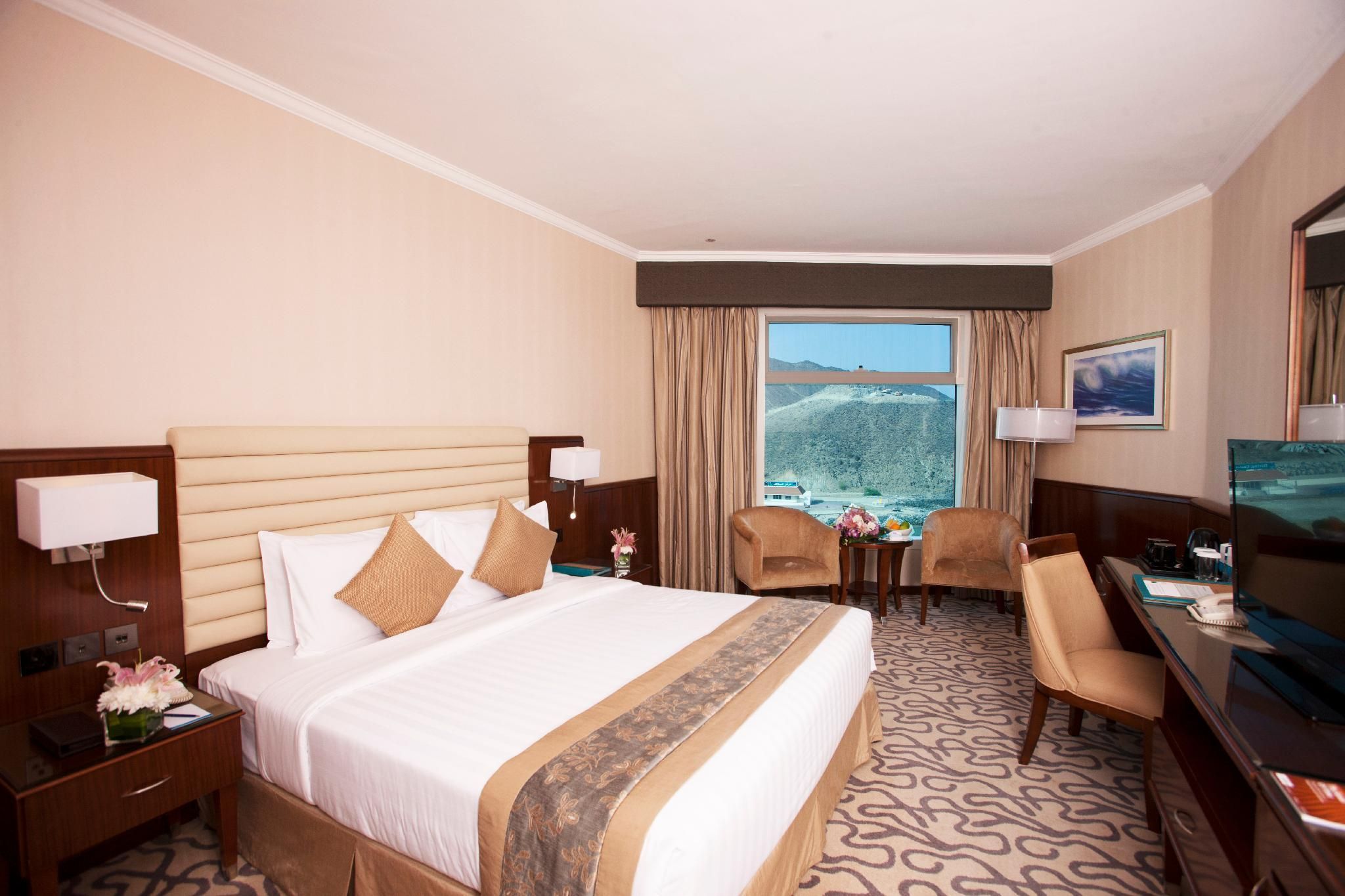 Deluxe Mountain View King Room