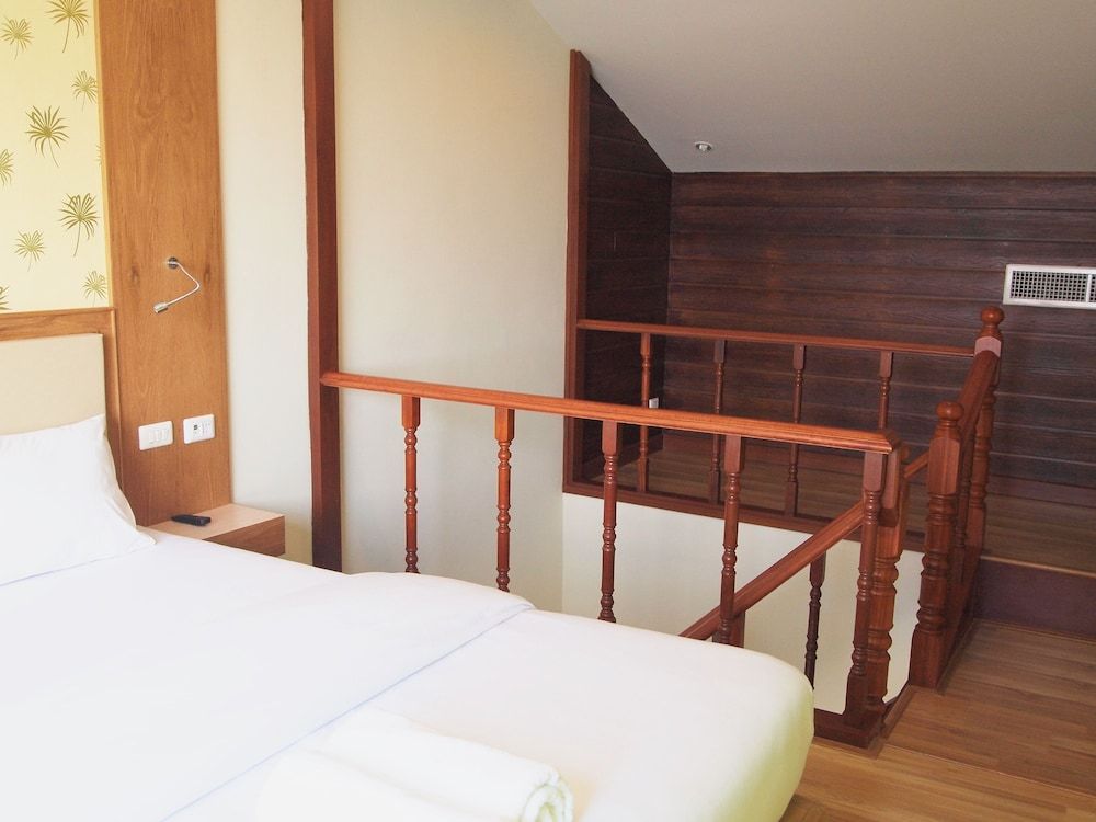 Phuket Ecozy Hotel