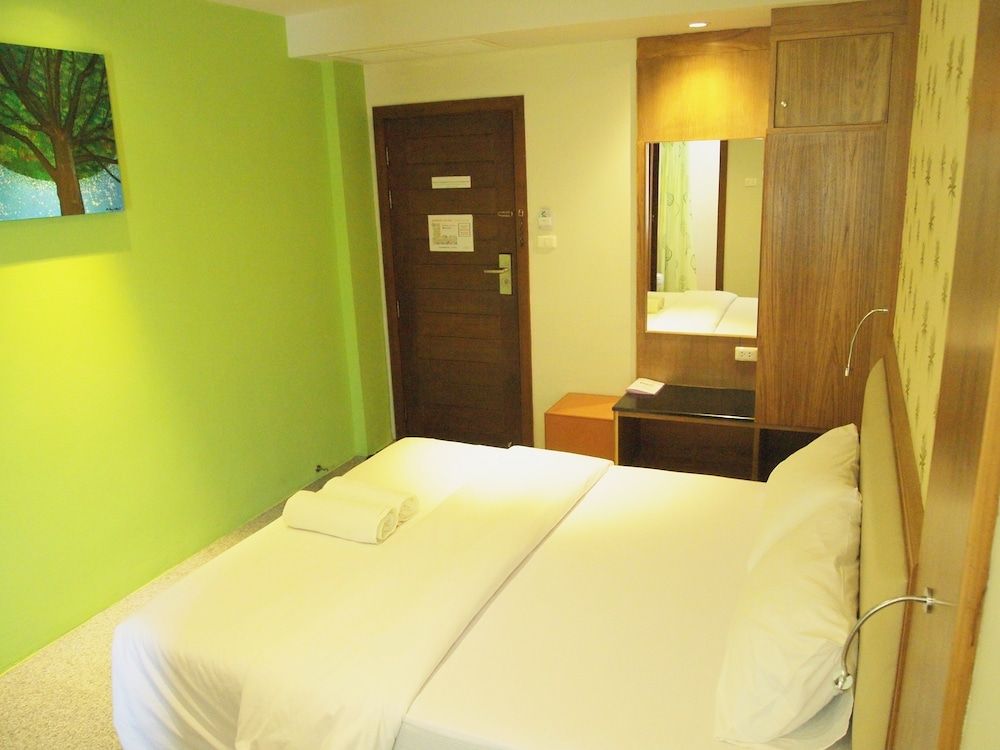 Phuket Ecozy Hotel