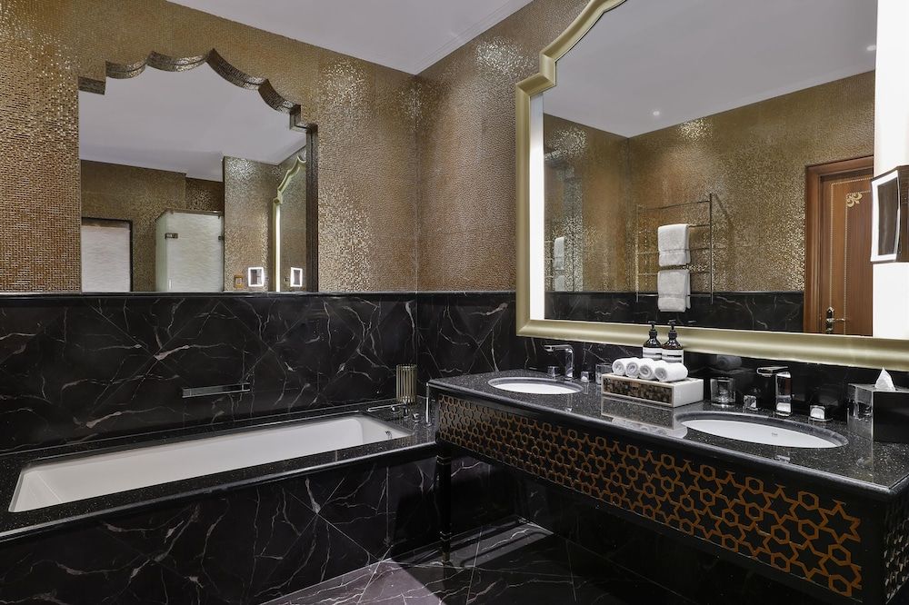 King Deluxe Accessible Room