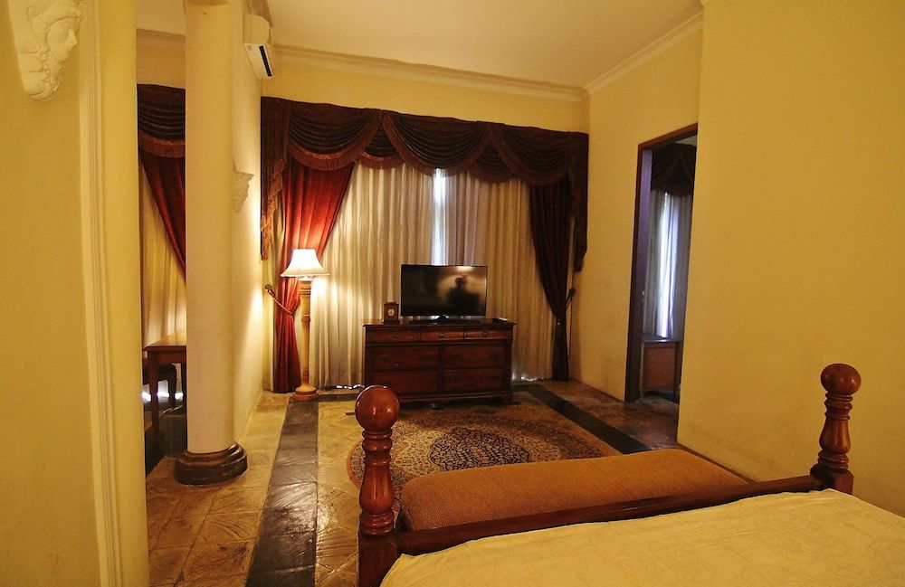 Sarasvati Borobudur Royal Suite 5