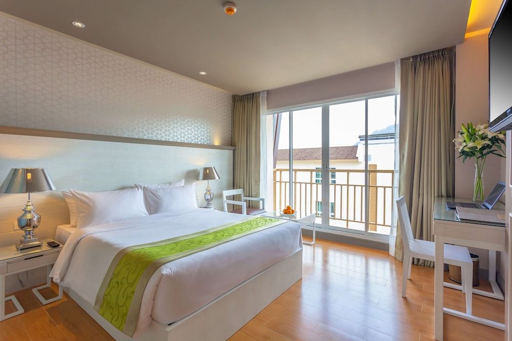 Best Western Patong Beach Superior Room, 1 Queen Bed, Balcony, City View