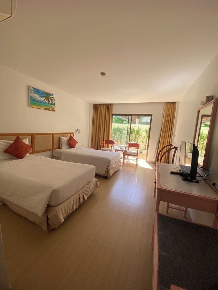 Nautical Inn Superior Room, Garden View 3