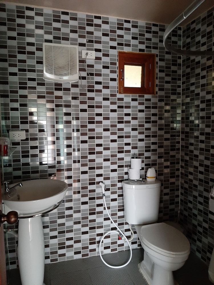 Guesthouse Liam's Suan Dok Mai Deluxe Double Room 17