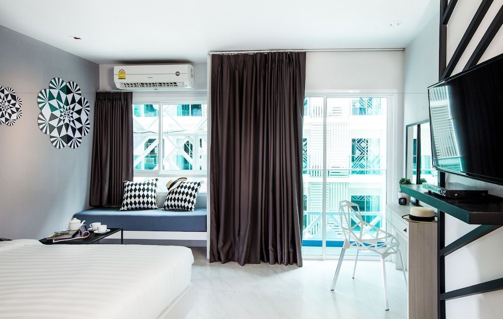 The Crib Patong Deluxe Double Room 8