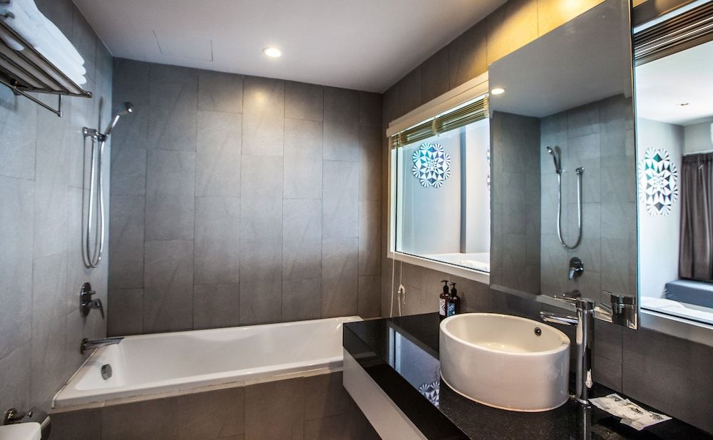 The Crib Patong Deluxe Double Room 9