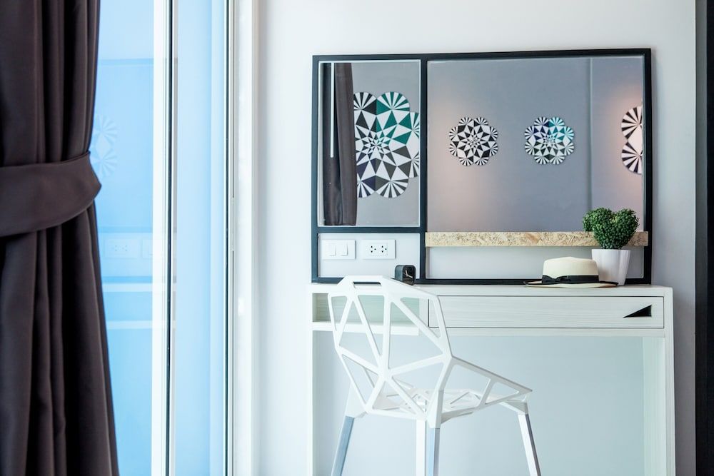 The Crib Patong Deluxe Double Room 11