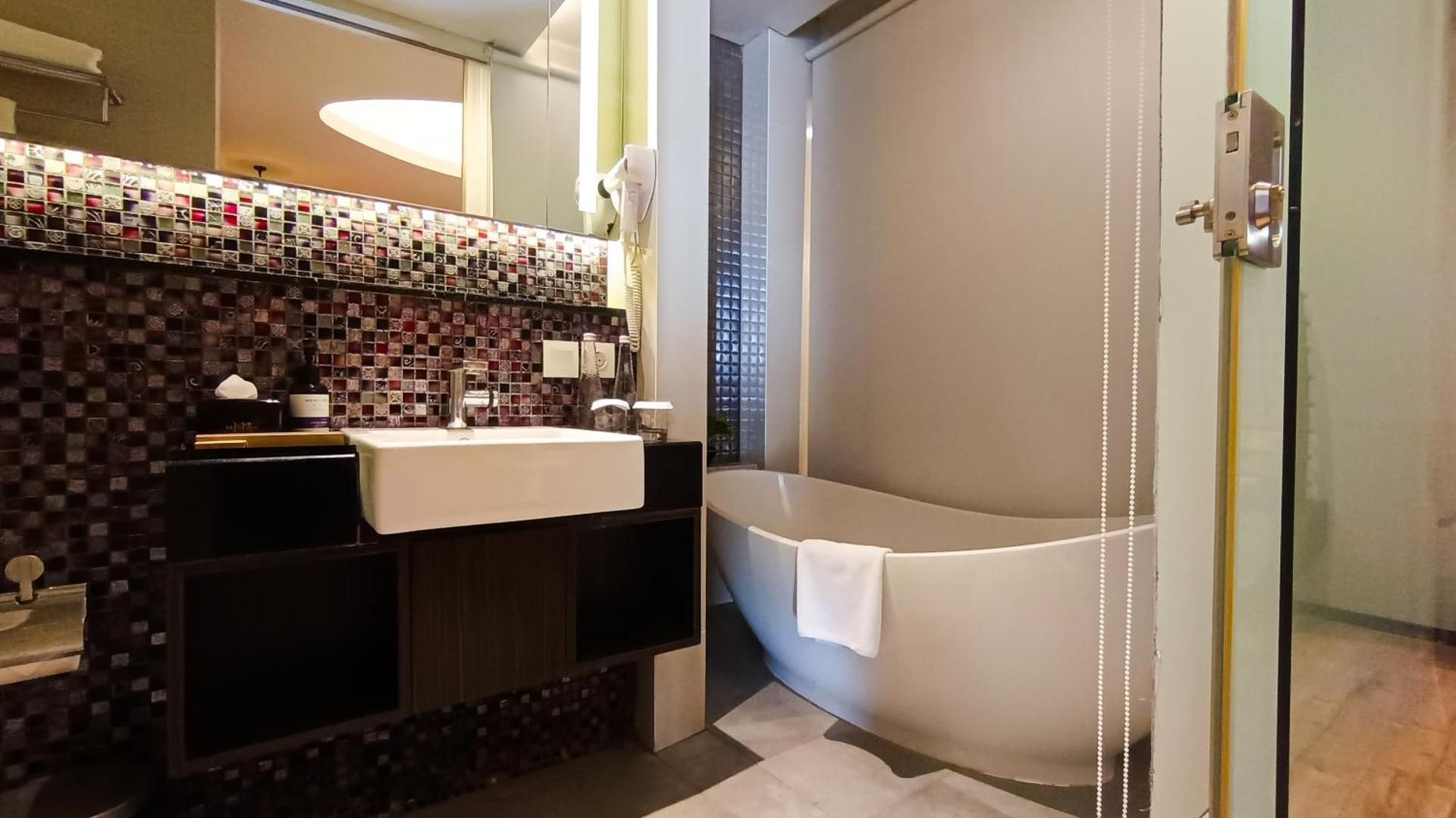 Deluxe Suite - 1 King Size Bed