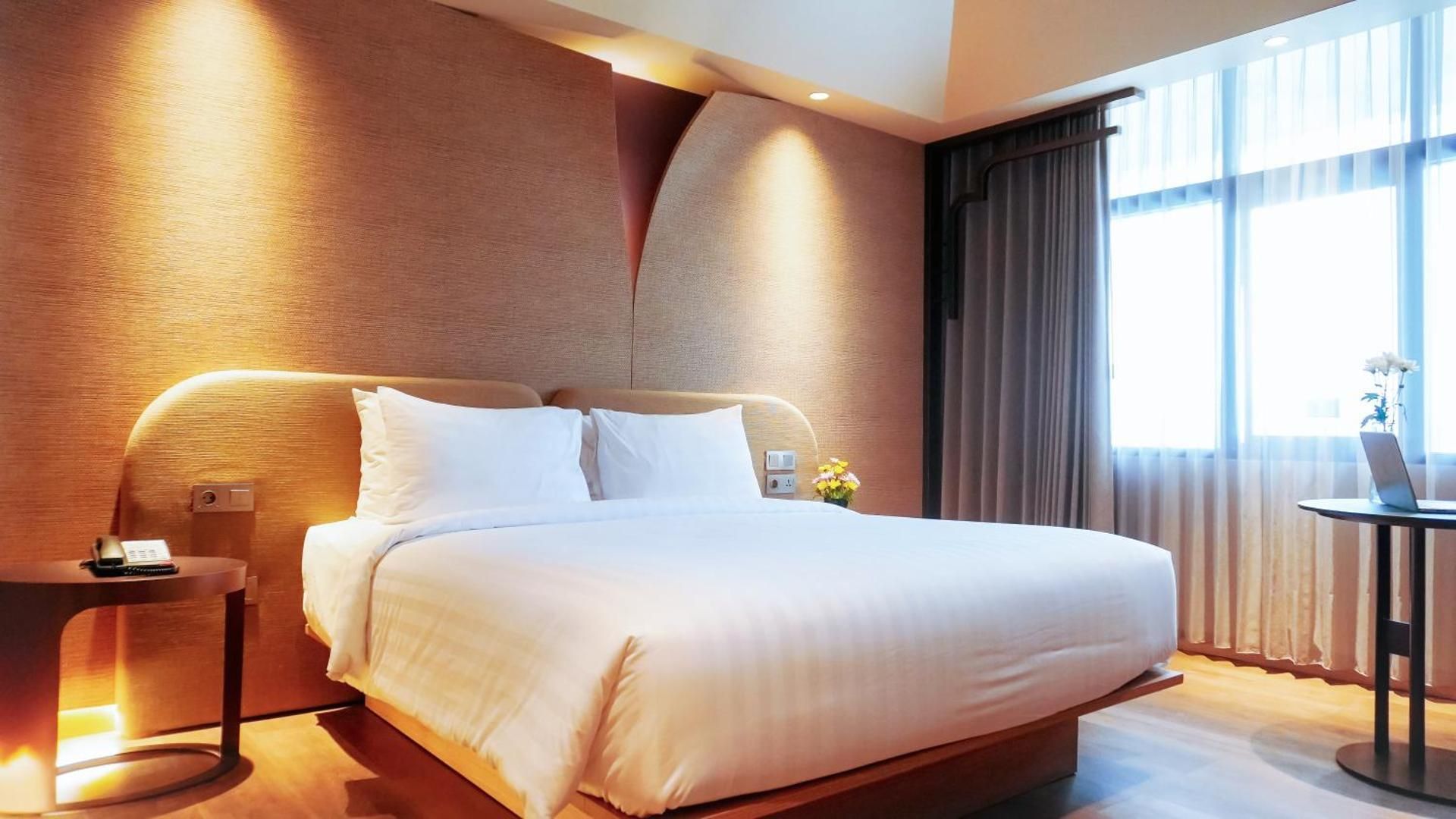 Privilege Luxe King, Ideal For Family - 1 King Size Bed