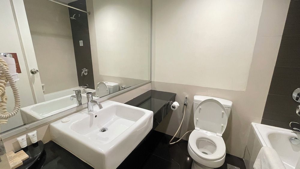 undefined Harmoni One Convention Hotel & Service Apartments 7