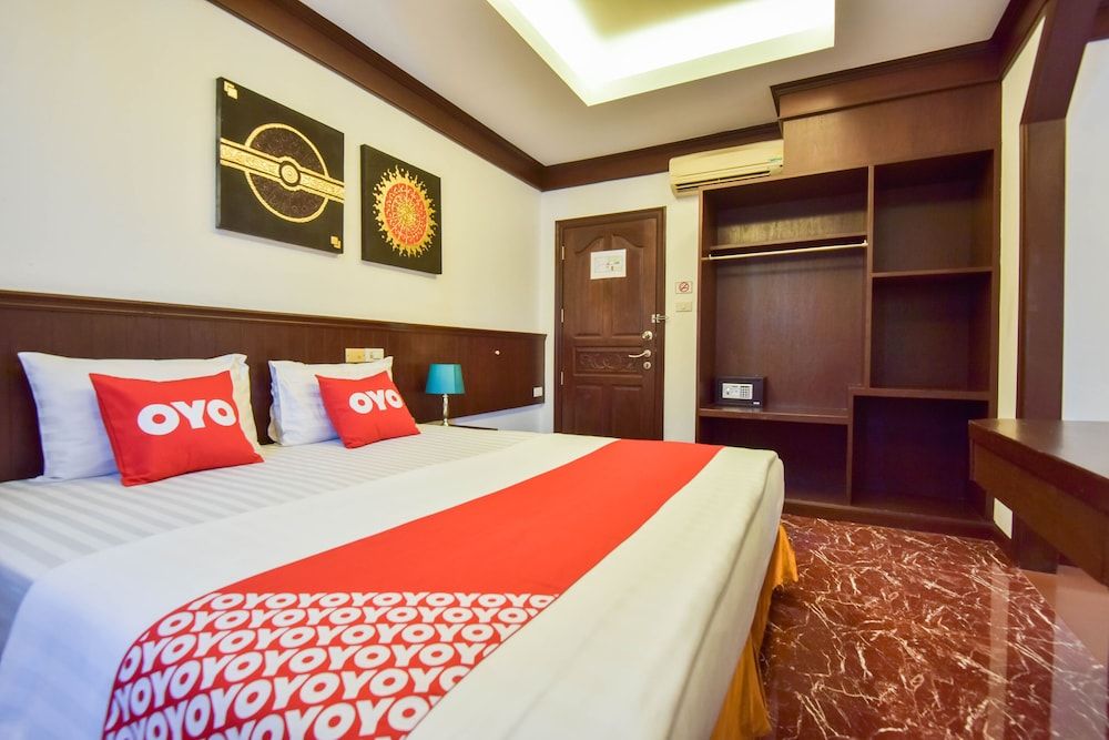 OYO 389 Sira Boutique Residence Deluxe Double Room 5