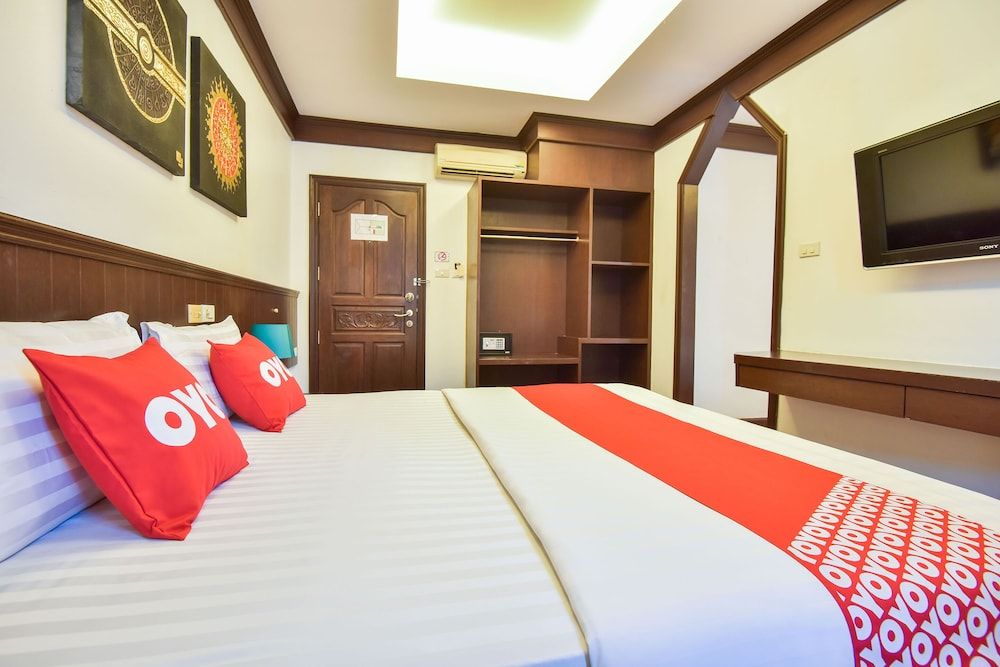 OYO 389 Sira Boutique Residence Deluxe Double Room 4