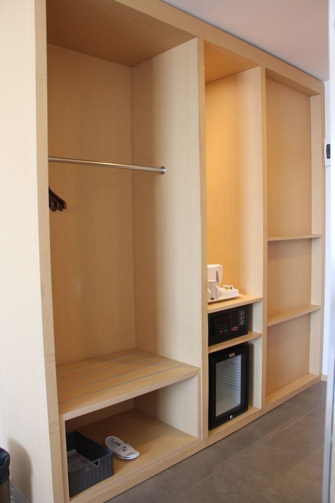 Swiss-Belinn Manyar Suite, 1 King Bed, City View 6