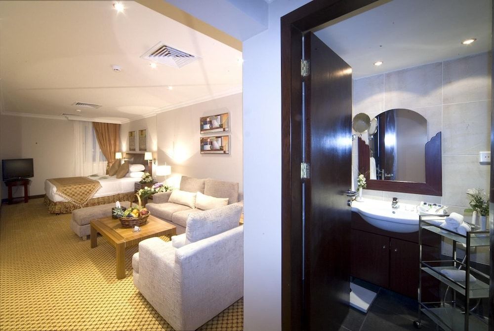 Golden Tulip Al Khobar Standard Room, 1 King Bed with Sofa bed 7