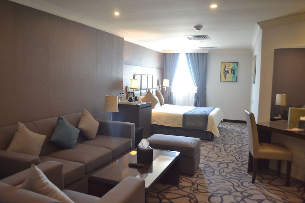 Golden Tulip Al Khobar Standard Room, 1 King Bed with Sofa bed 2