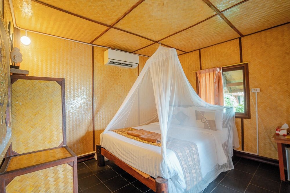 Superior Bamboo Cottage, Sea View