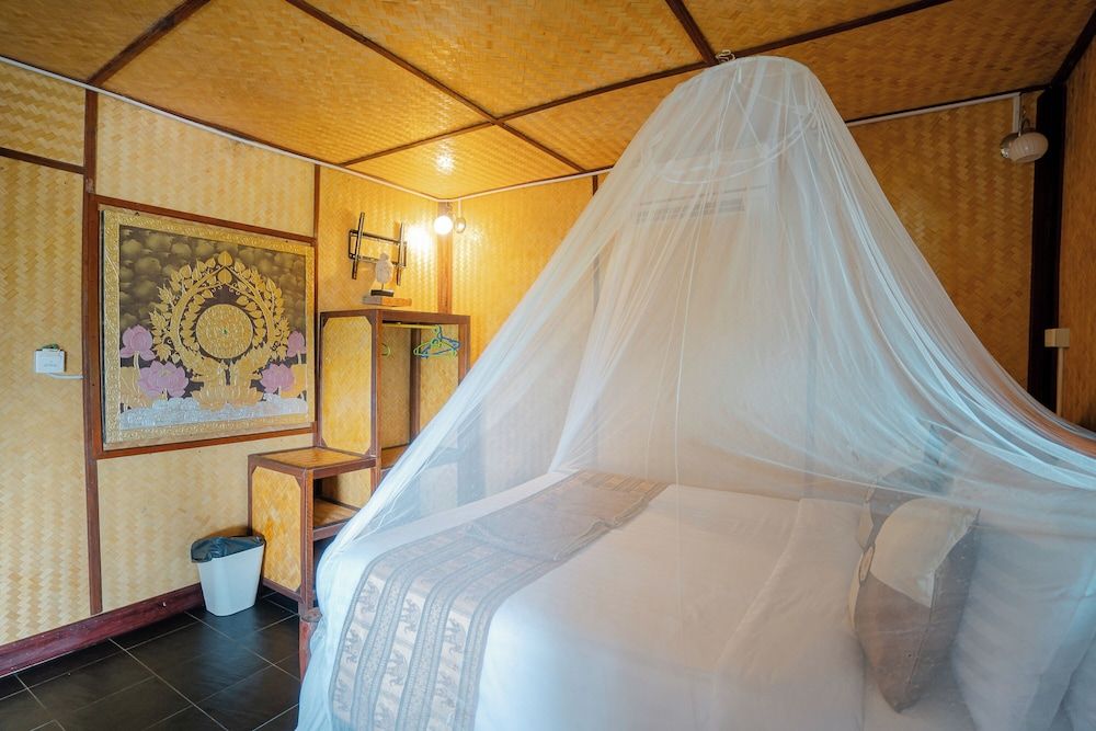 Superior Bamboo Cottage, Sea View