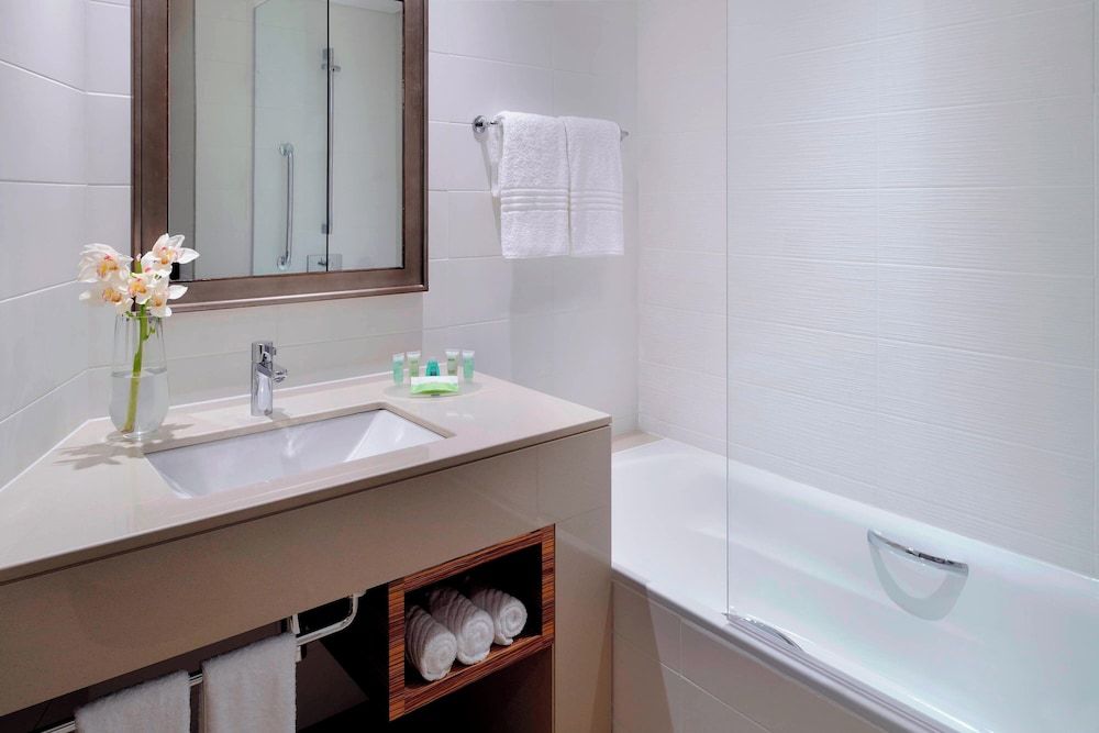 Courtyard by Marriott World Trade Center Abu Dhabi Room, 2 Double Beds 14