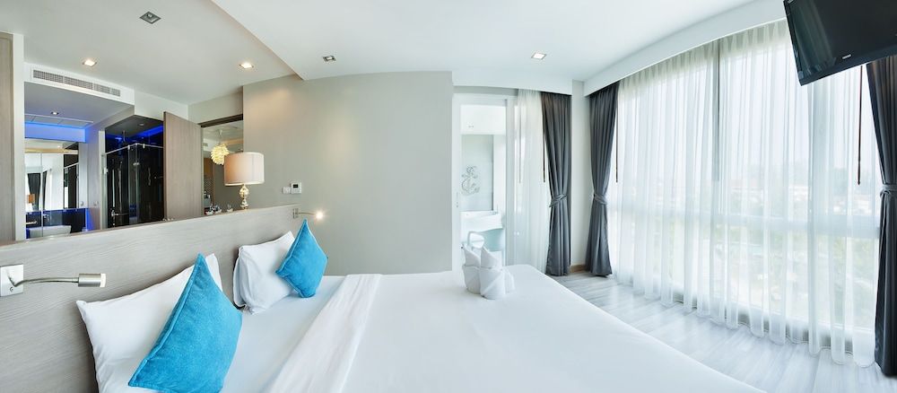 Two-bedroom Suite with Spa Bath