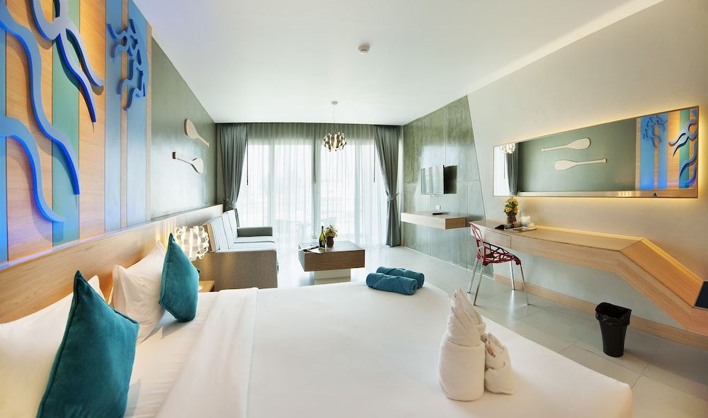 Grand Room, Balcony