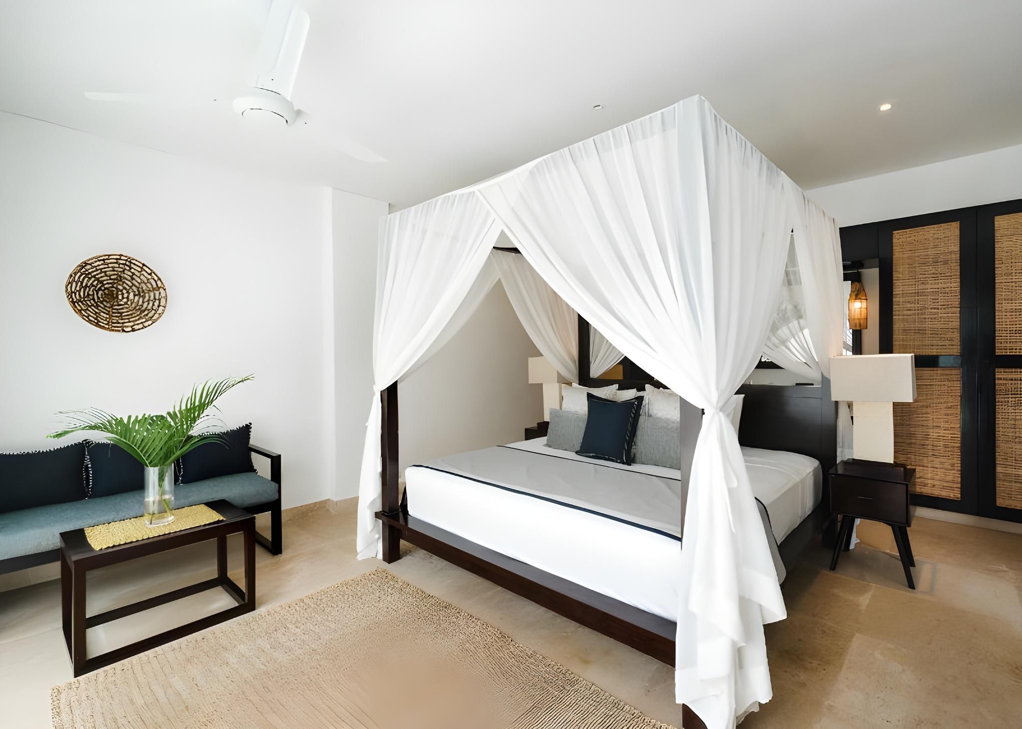 Suite with Swimming Pool 