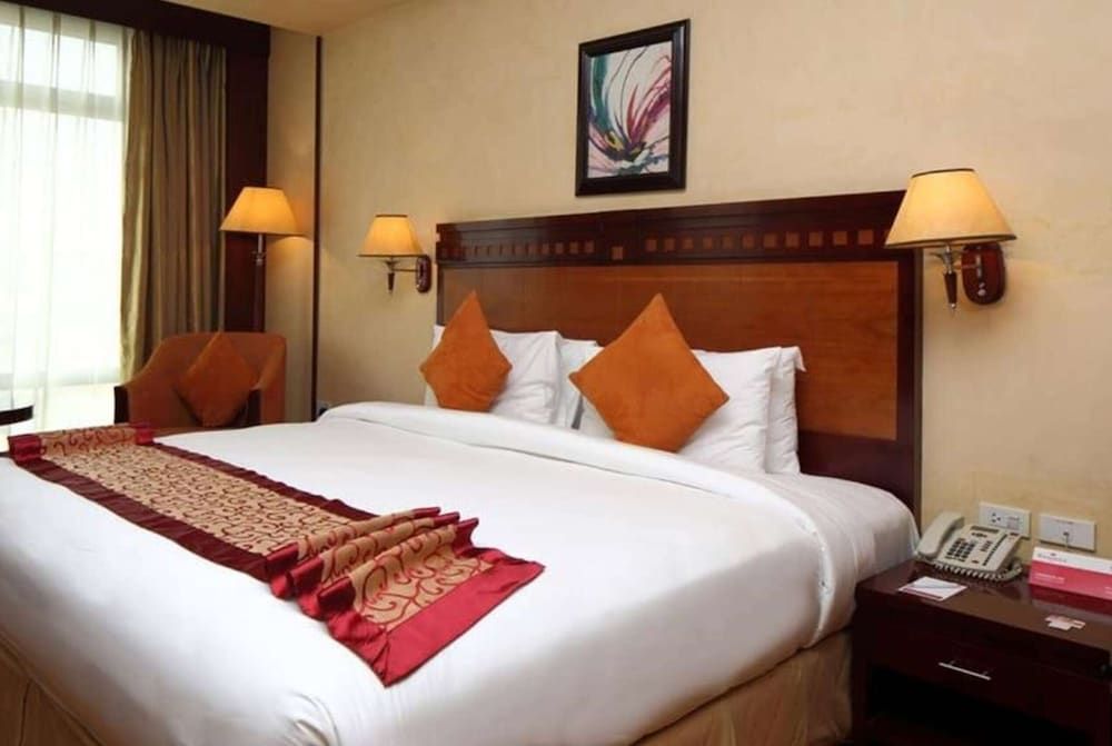 Ramada by Wyndham Riyadh Room, 1 King Bed, Accessible, Non Smoking (Mobility City View) 3