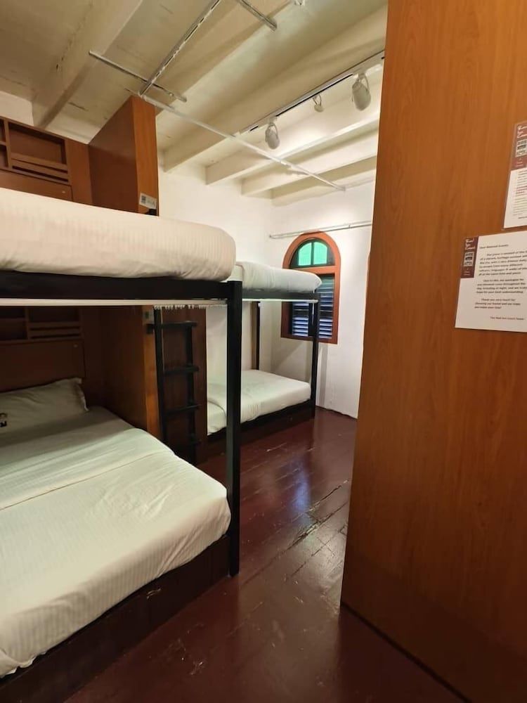 6 - Beds Mixed Dorm