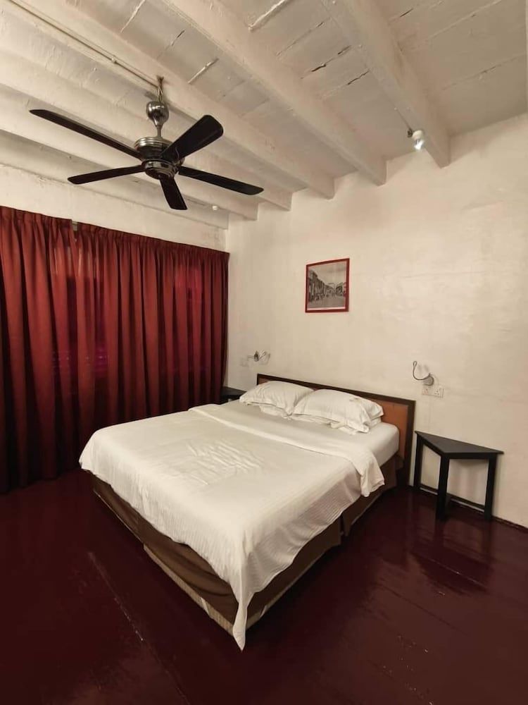 Superior Double (Shared Bathroom)