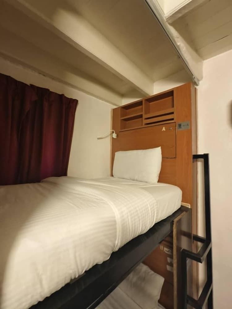 4 bed Female dorm