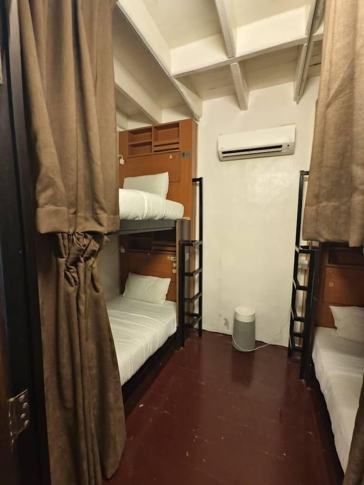 4 bed Female dorm