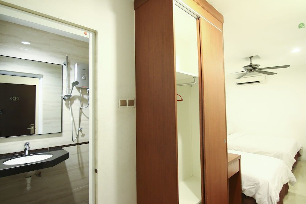 AG Hotel Penang Family Room, No Windows 4