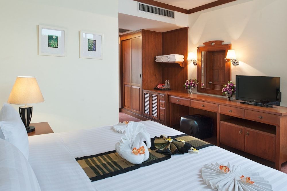 Sun Hill Hotel Patong Deluxe Double or Twin Room, Pool View 2