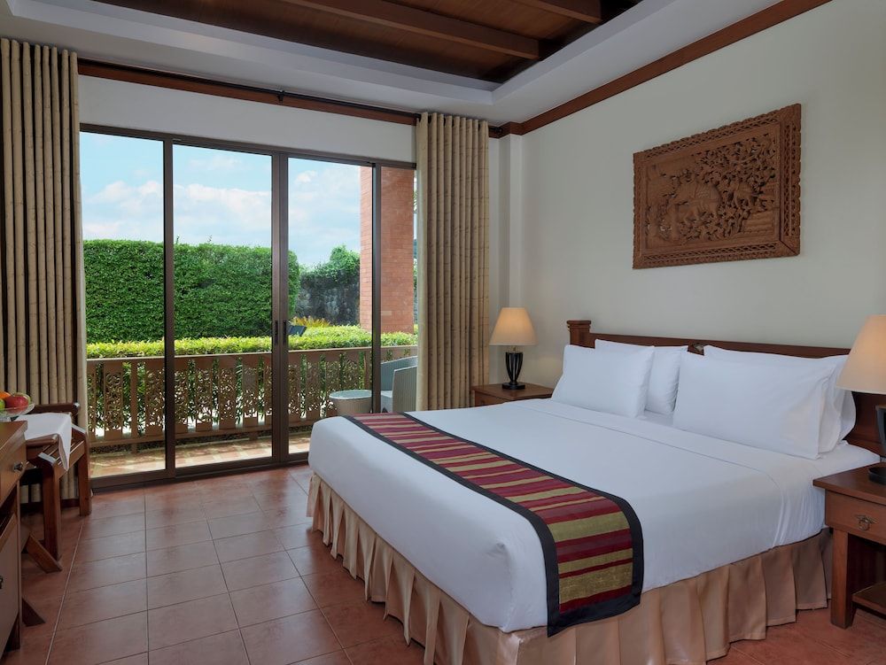 Sun Hill Hotel Patong Deluxe Double or Twin Room, Pool View 7
