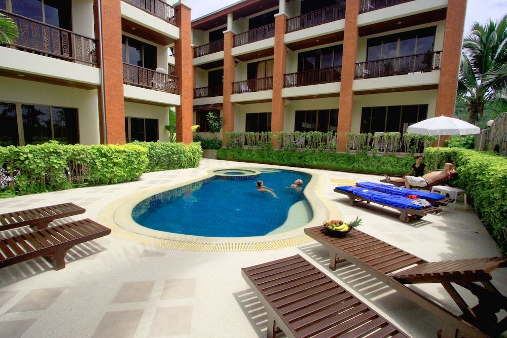 Sun Hill Hotel Patong Deluxe Double or Twin Room, Pool View 9