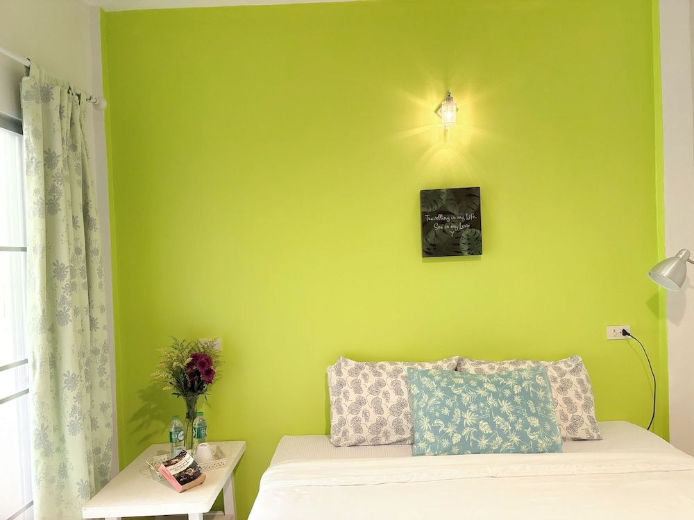 Les Fleurs Standard Room 8