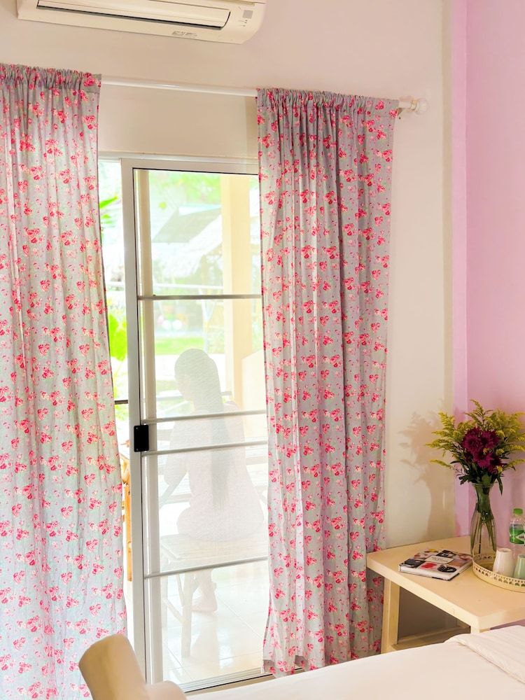 Les Fleurs Standard Room 17