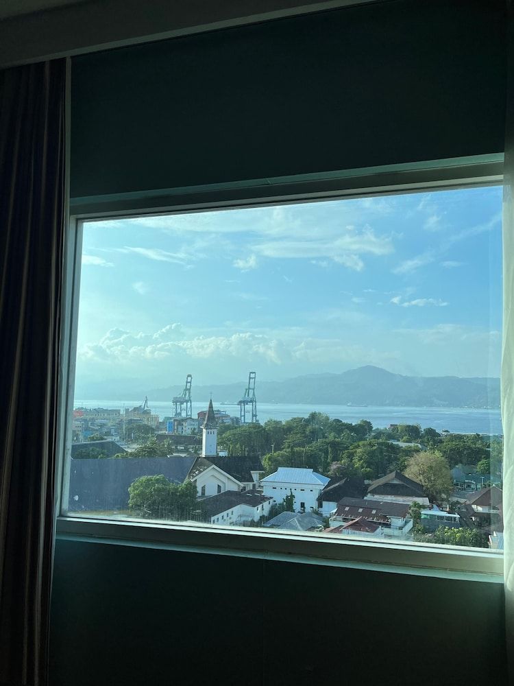 Swiss-Belhotel Ambon Deluxe Twin Room 2