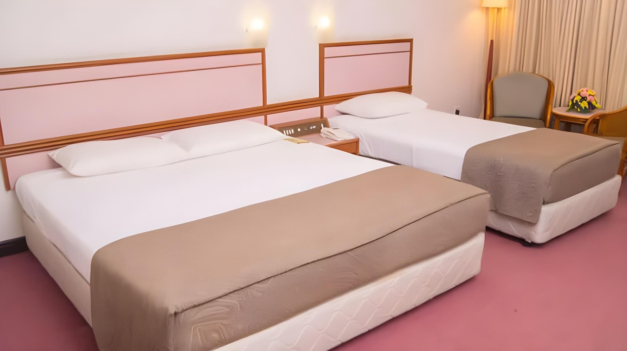 Grand Continental Kuantan Hotel Deluxe Triple 2