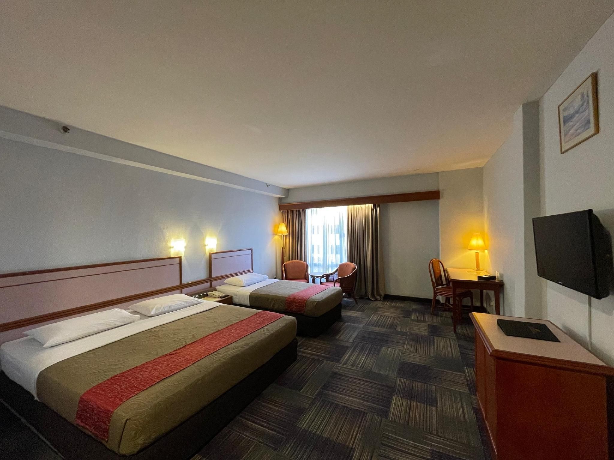 Grand Continental Kuantan Hotel Deluxe Triple