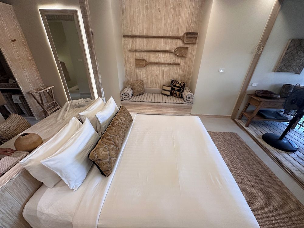 Phangan Bayshore Resort Deluxe Premium Double Room 3