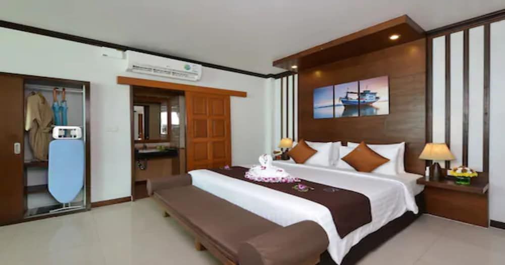 Phangan Bayshore Resort Beach Front Room 2