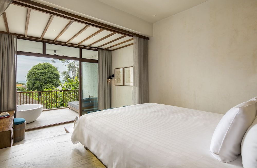 U Pattaya Superior Seaview Jacuzzi (24 Hours Use of Room)