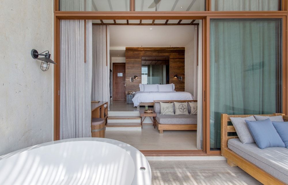 U Pattaya Superior Seaview Jacuzzi (24 Hours Use of Room) 2