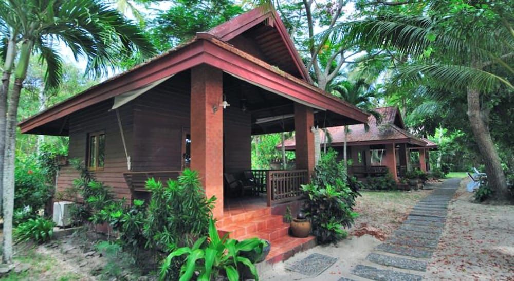 Bungalow Deluxe Seaview, Free Round-trip Boat Transfer