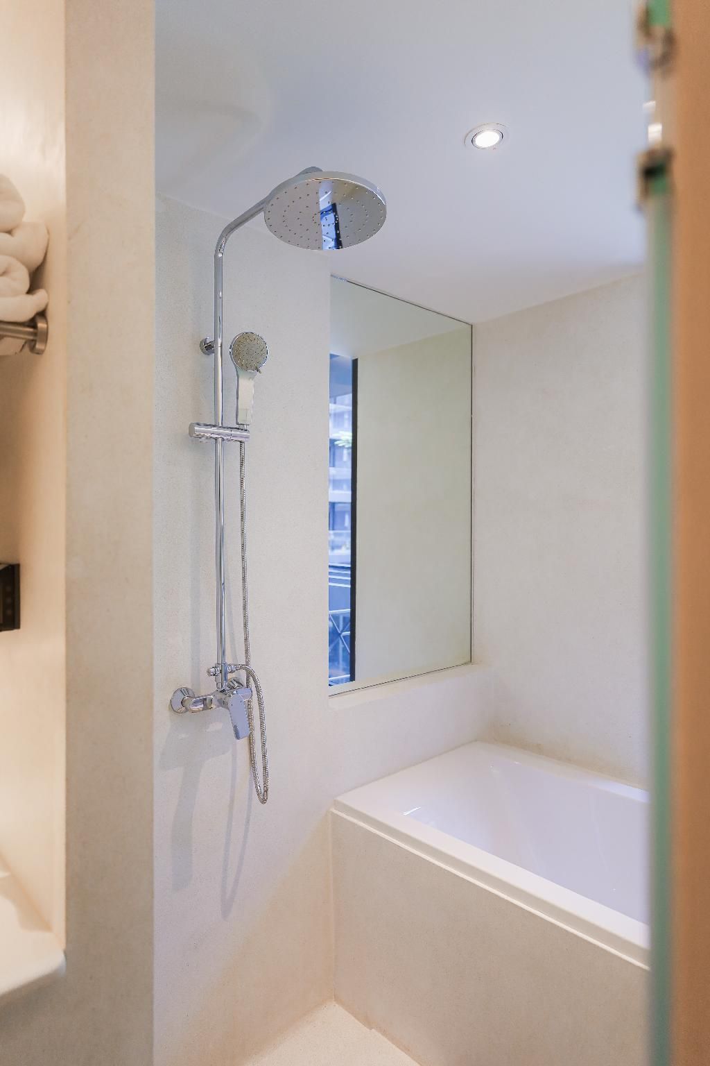 Balcony Seaside Sriracha Hotel & Serviced Apartments Family Bunk Room 2