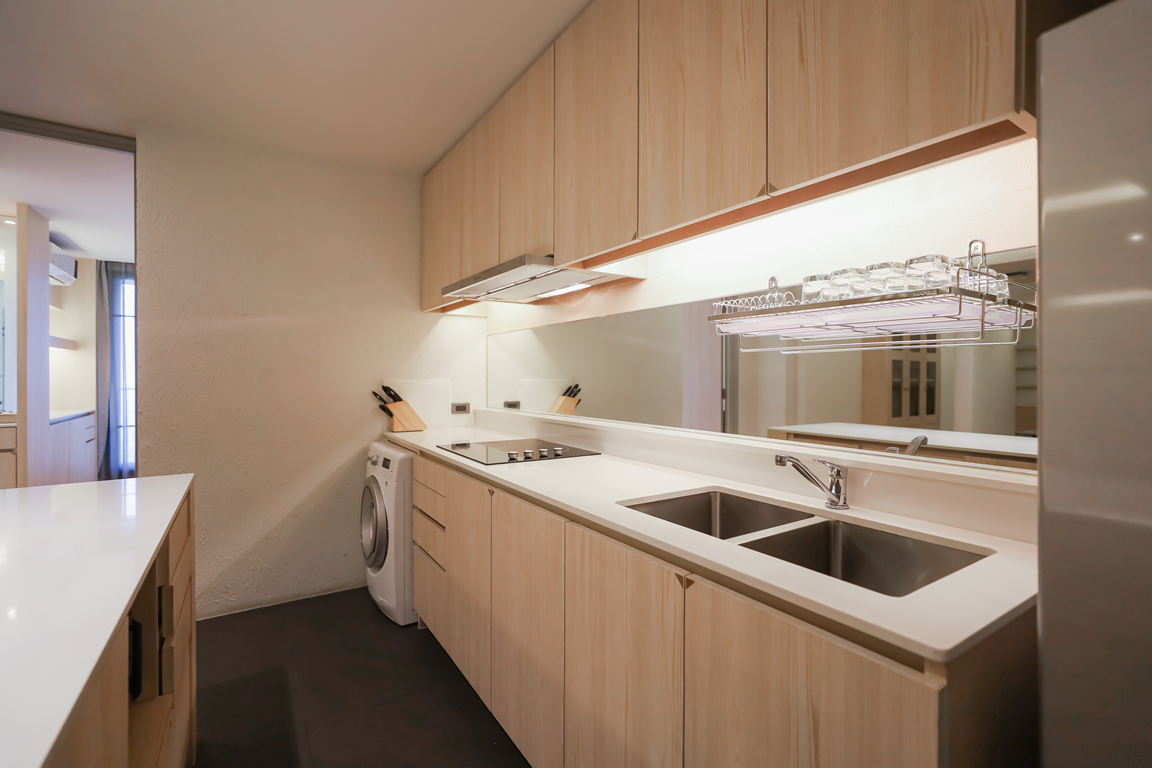 Balcony Seaside Sriracha Hotel & Serviced Apartments Luxury Suite 2 Bedroom 3