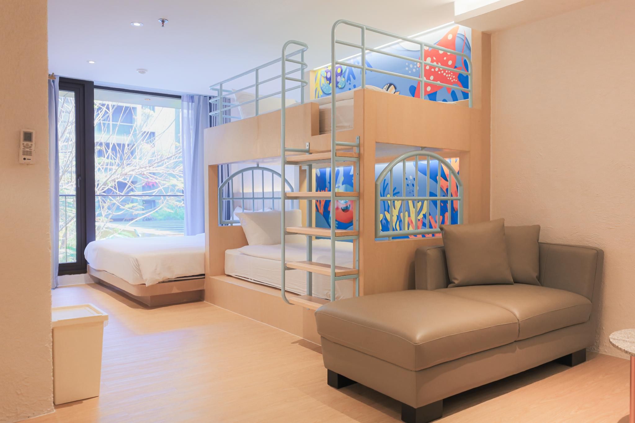 Balcony Seaside Sriracha Hotel & Serviced Apartments Family Bunk Room 3