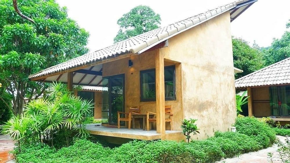 undefined Flora I Talay 2