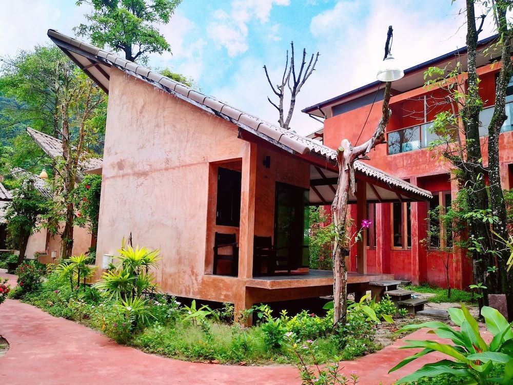 undefined Flora I Talay 5