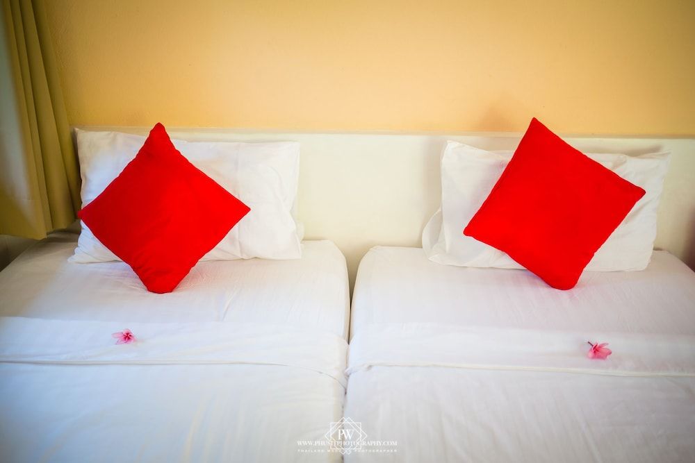 Flora I Talay Back Garden Bungalow 8